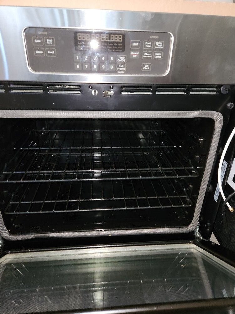 GE 27" Built In Single Wall Oven 