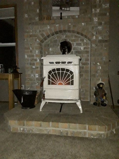 Waterford Erin pelllet stove and 1 ton of pellets