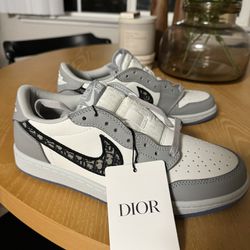 Jordan - 1 Retro Low Dior