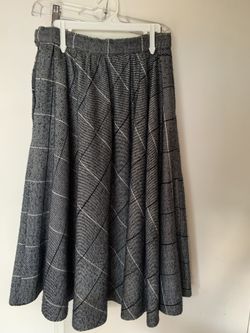 WINTER SKIRT FROM TURKEY. 28” WAIST X  27” L . SALE IN MIAMI BEACH, FLA