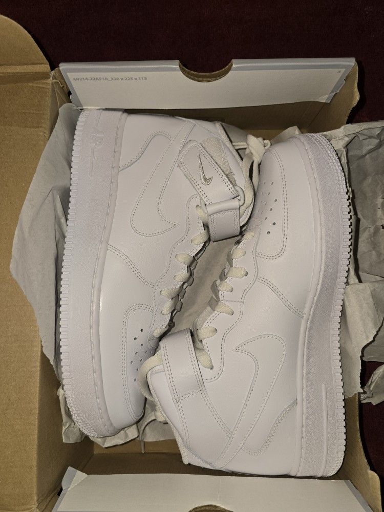 NEW Air Force 1 '07 Mid Women's Size 11 Triple White DD9625-100