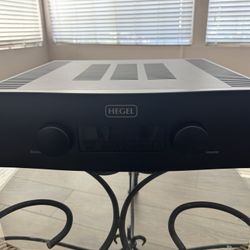 Hegel H390 Integrated Amplifier 
