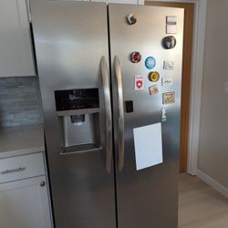 Frigidaire Gallery Side-by-Side Refrigerator
Model: FGHS2631PF4A