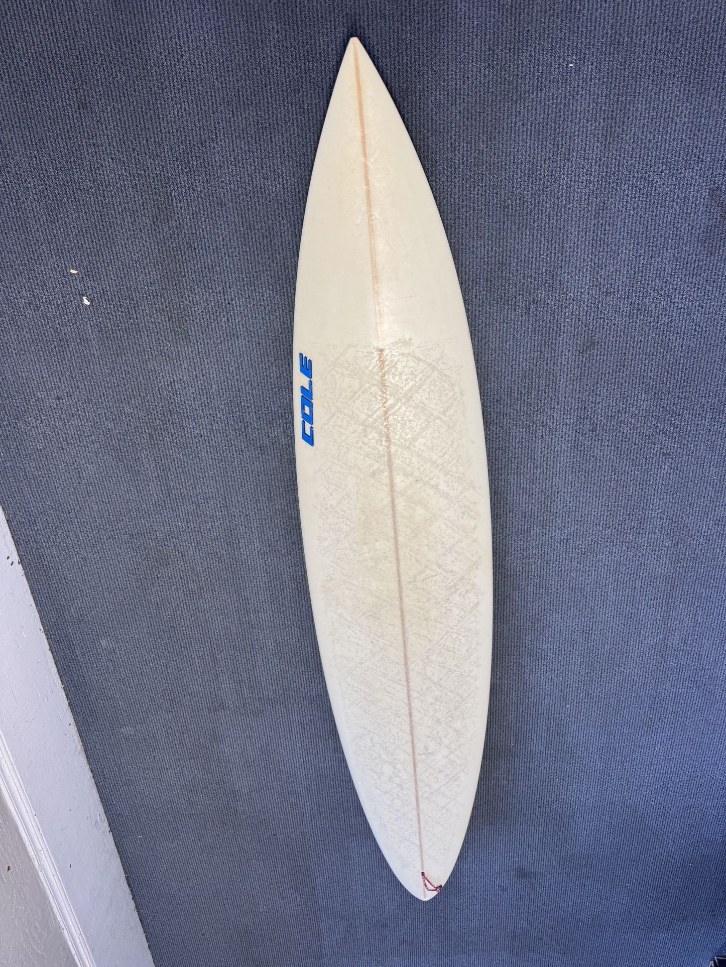 Surfboard - Mini gun, 7’6” Cole, glass-in fins