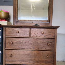 1800s Antique Dressor And Mirror. $100