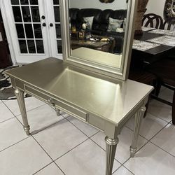 Eldorado Furniture Vanity And Stool