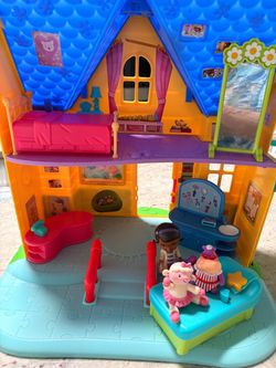 Doc McStuffins clinic toy