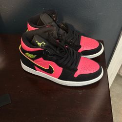 Women’s Jordan 1 FOR SALE 