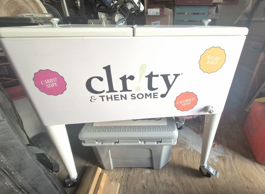 80 Quart Cooler On Wheels 