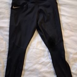 Nike Dri-FIT Women’s 3/4 Leggings – Black – Size Small