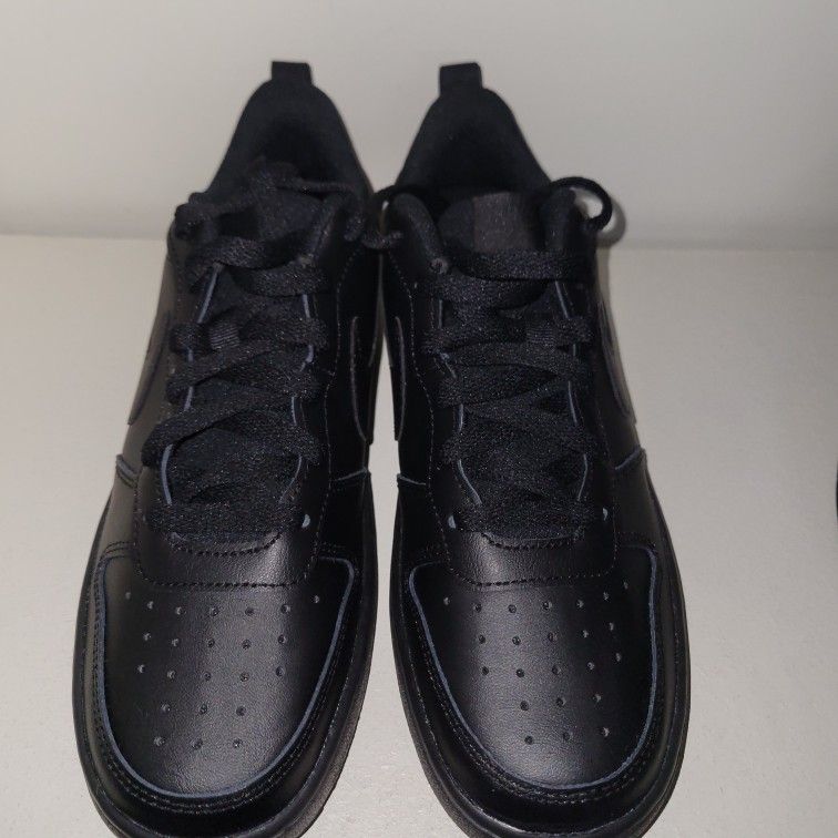 Black Nike Shoe's Size 7Y- NEW