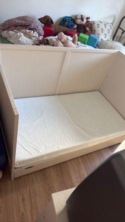Crib / toddler bed