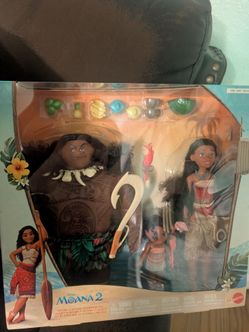 Moana, lil sis and Maui
