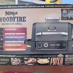 NINJA Woodfire Outdoor Grill & Smoker,