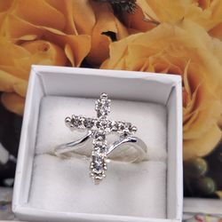 GORGEOUS 925 SILVER CROSS CRYSTALS RING, Sz 6 NEW

