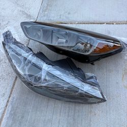2Pcs Headlights Black Housing/Amber Corner 2015– 2018 Focus Not Fit Electric Models Fit Halogen Models
