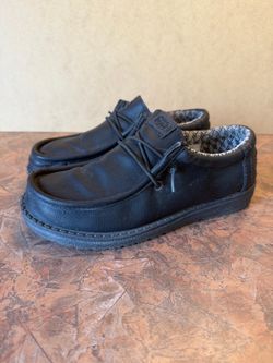 Kids Hey Dude shoes size 3…. Like new.