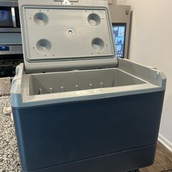 Coleman PowerChill Model 5645 Iceless Cooler 12V Thermoelectric 40 Qt.