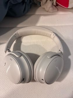 Grey Bose quietcomfort noise canceling gen4 headphones