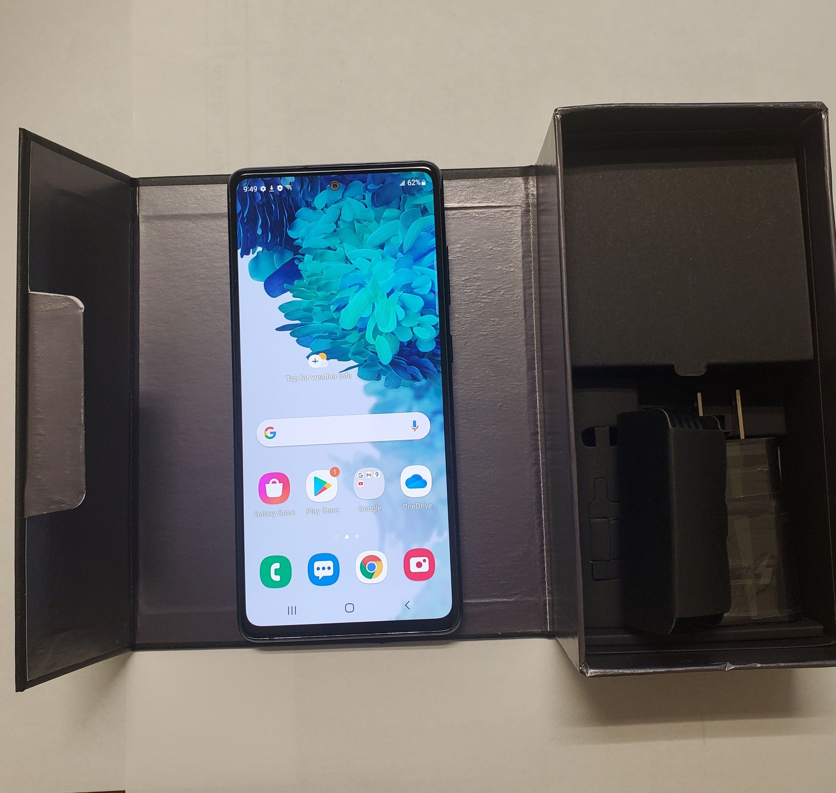 Samsung Galaxy S20FE 128gb unlocked for sell at Rosemead CA  