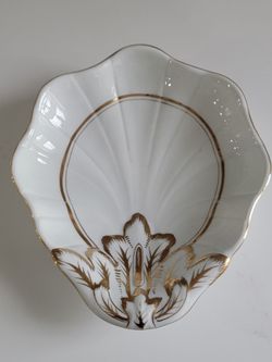 Vintage Andrea by Sadek Porcelain Shell Trinket Dish Soap Bowl White Gold G-601