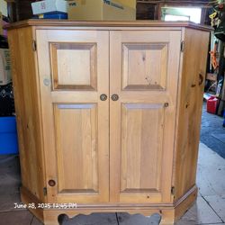 Vintage, TV Stand, Pine -tique Furniture Co. Early American Reproductions
