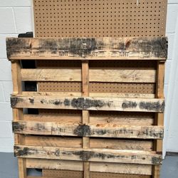 FREE 1 Wood Pallet & 1 Black Plastic