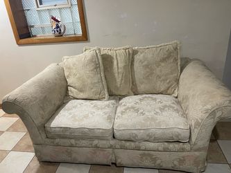 Couch (Sofa)