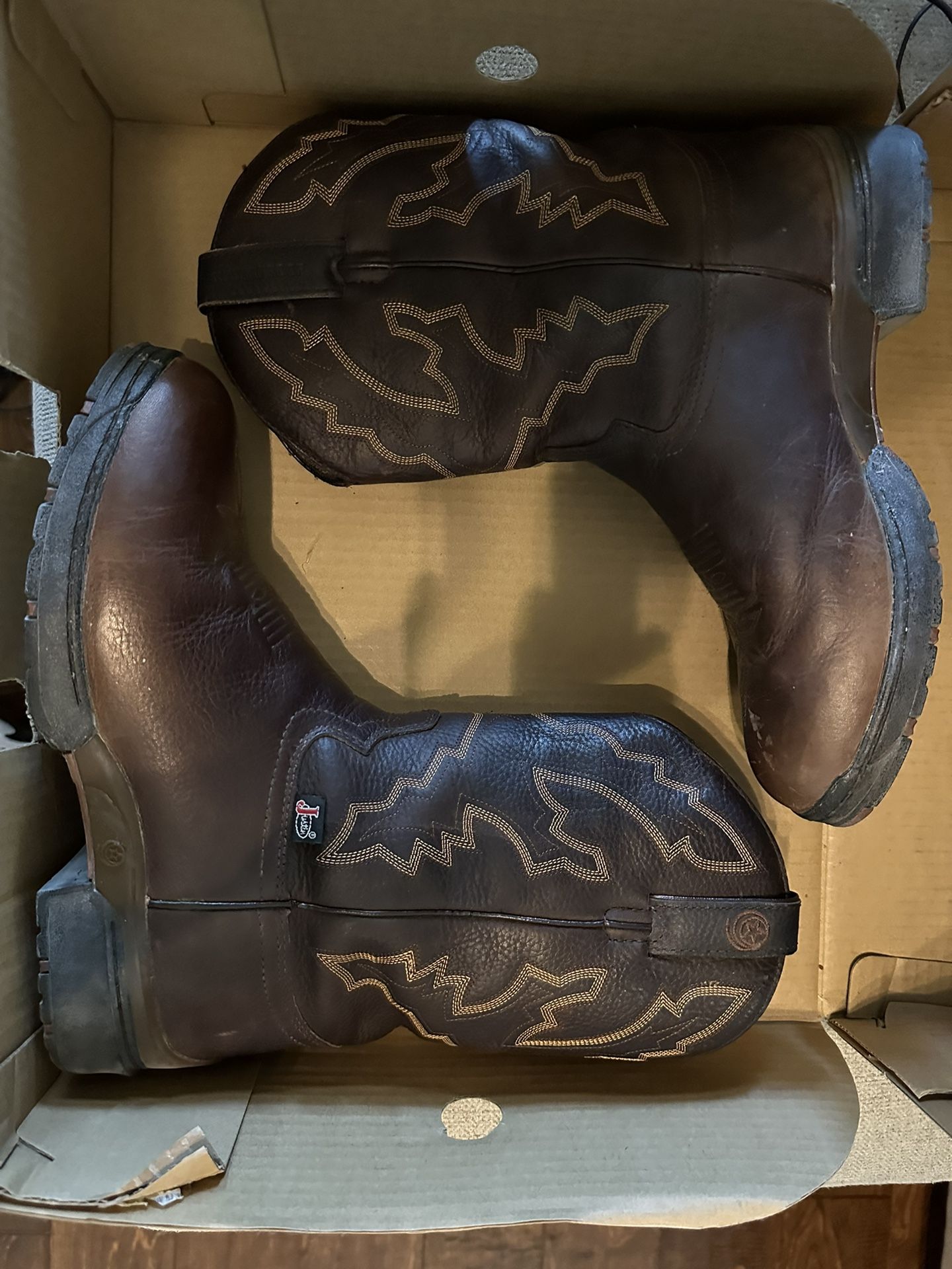 ARIAT Boots size 8 1/2 