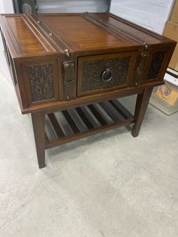 Decorative end table