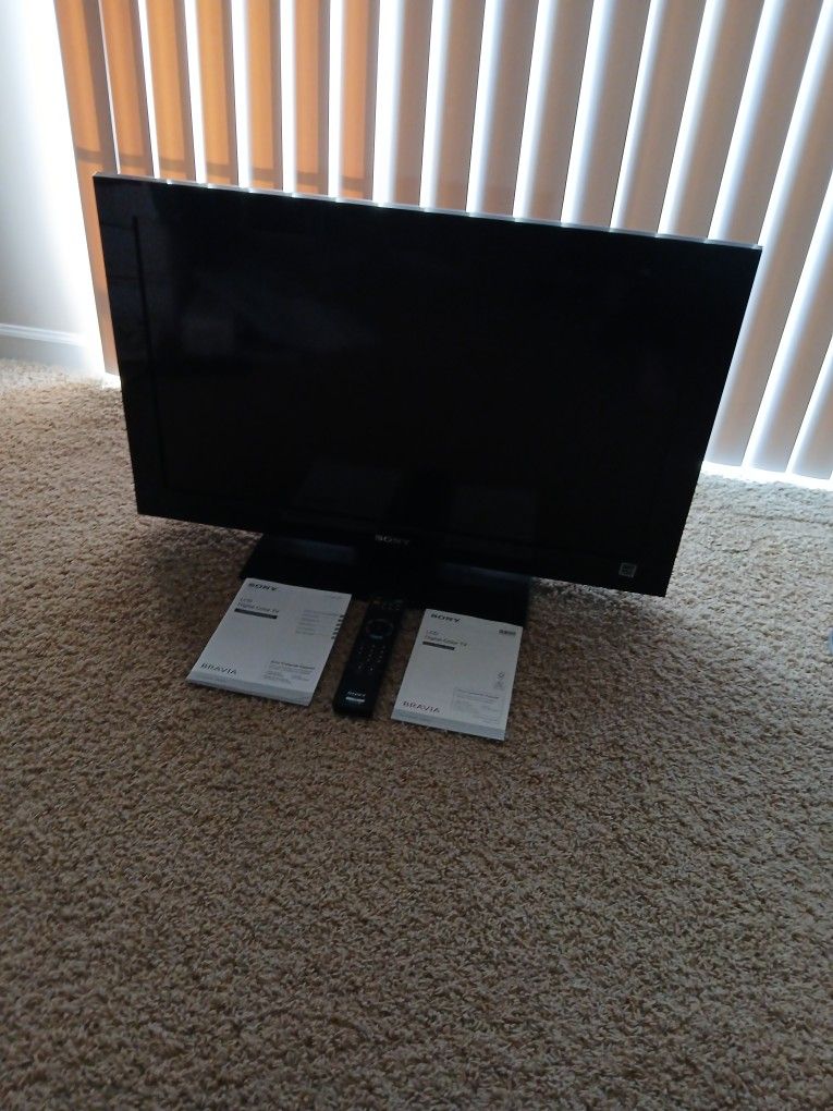 Sony Bravia 32 Inch LCD Digital Color TV With Remote & Manuals $75 OBO With 2 HMDI Ports
