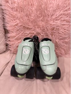 Skates  (size 3-4)