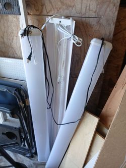 Lights 3 Shop Lights Great Condition 40.00 for all 3