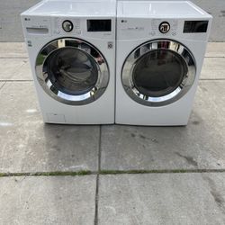 Nice Newer LG Washer/Dryer (Gas dryer + Stackable) 30 Day Warranty 