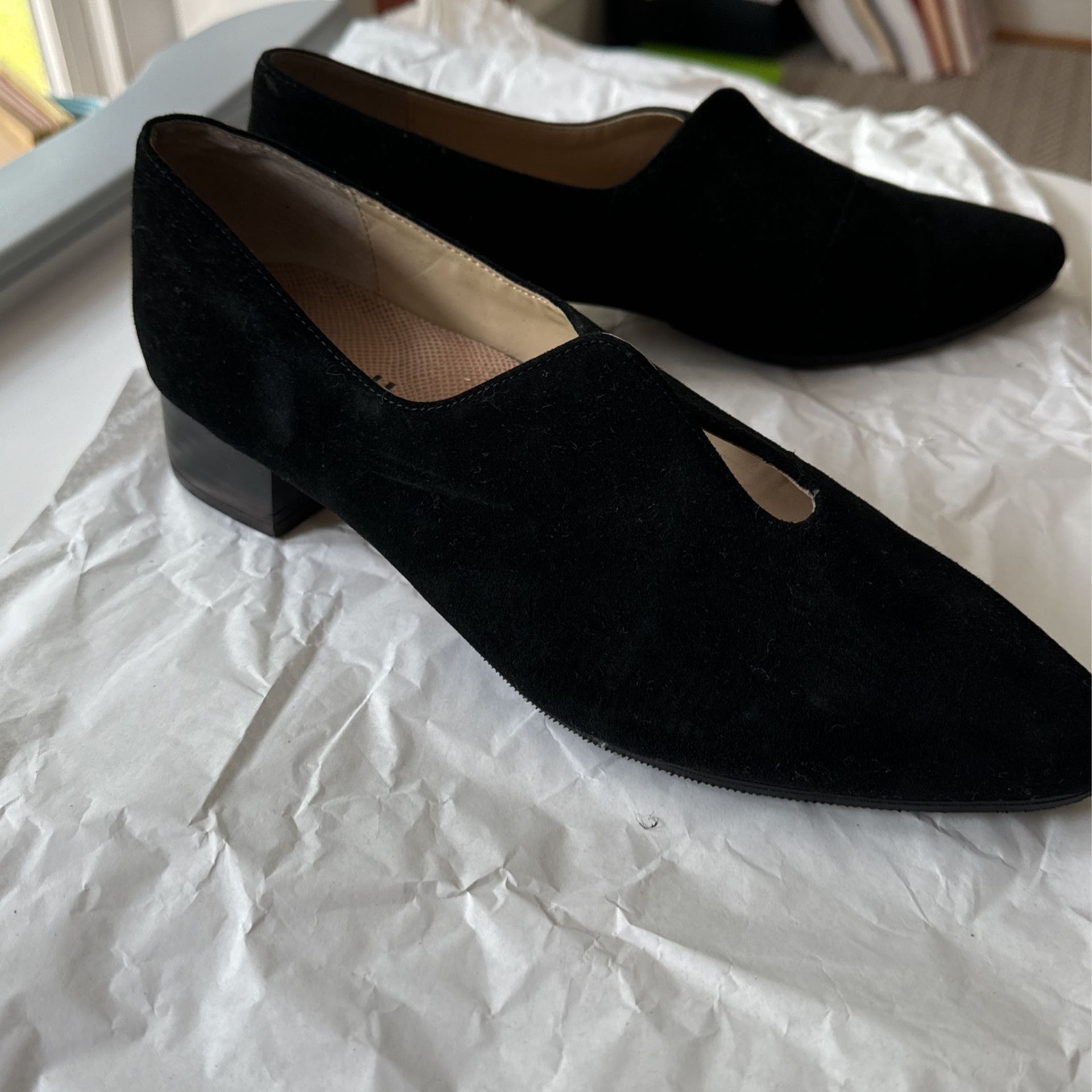 Adrienne Vittadini Black Suede Ladies Shoes