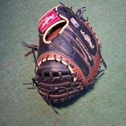 RAWLINGS CATCHER GLOVE. 33"