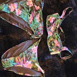New with tags victoria secret bikini lot L,M, 32D