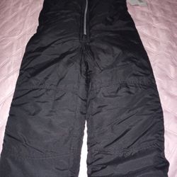 New black snow bib size 5-6 Kids