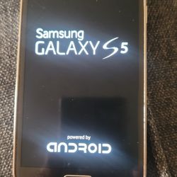 Samsung Galaxy S5 Liverado Tiene Quebrado El Vidrio Pero No Afecta Su Funcion No Se Nota Cuando Esta Encendido