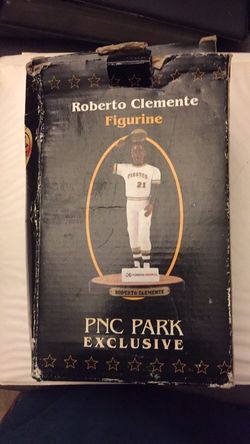 Roberto Clemente statue