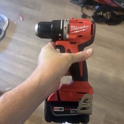 M18 Milwaukee Hammer Drill With 5.0 Ah Battery 