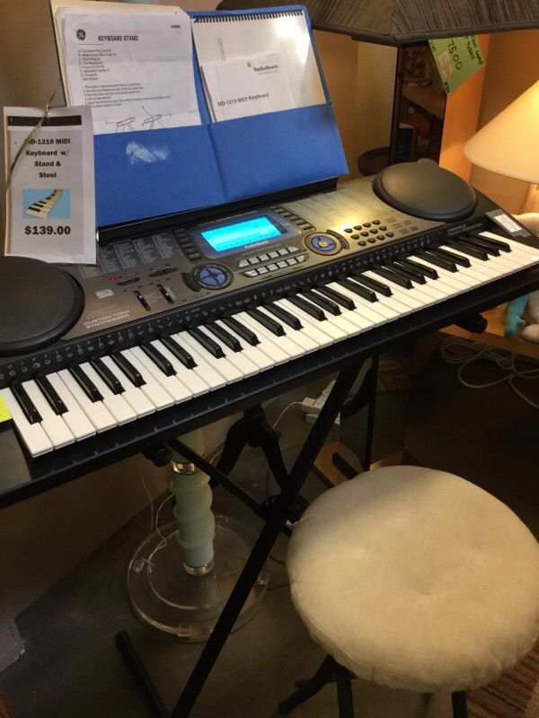 Radio Shack MD1210 MIDI keyboard stand & stool for Sale in Goodyear