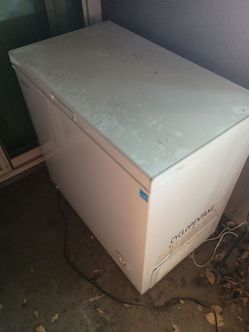 Free! Hisense chest freezer 7.5 cu feet *NOT cooling