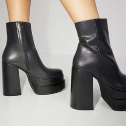 Steve Madden Cobra Black Platform Boots 7