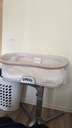 Used Halo Bassinet Swivel Sleeper