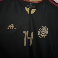 Jerseys Chicharito  Like New 