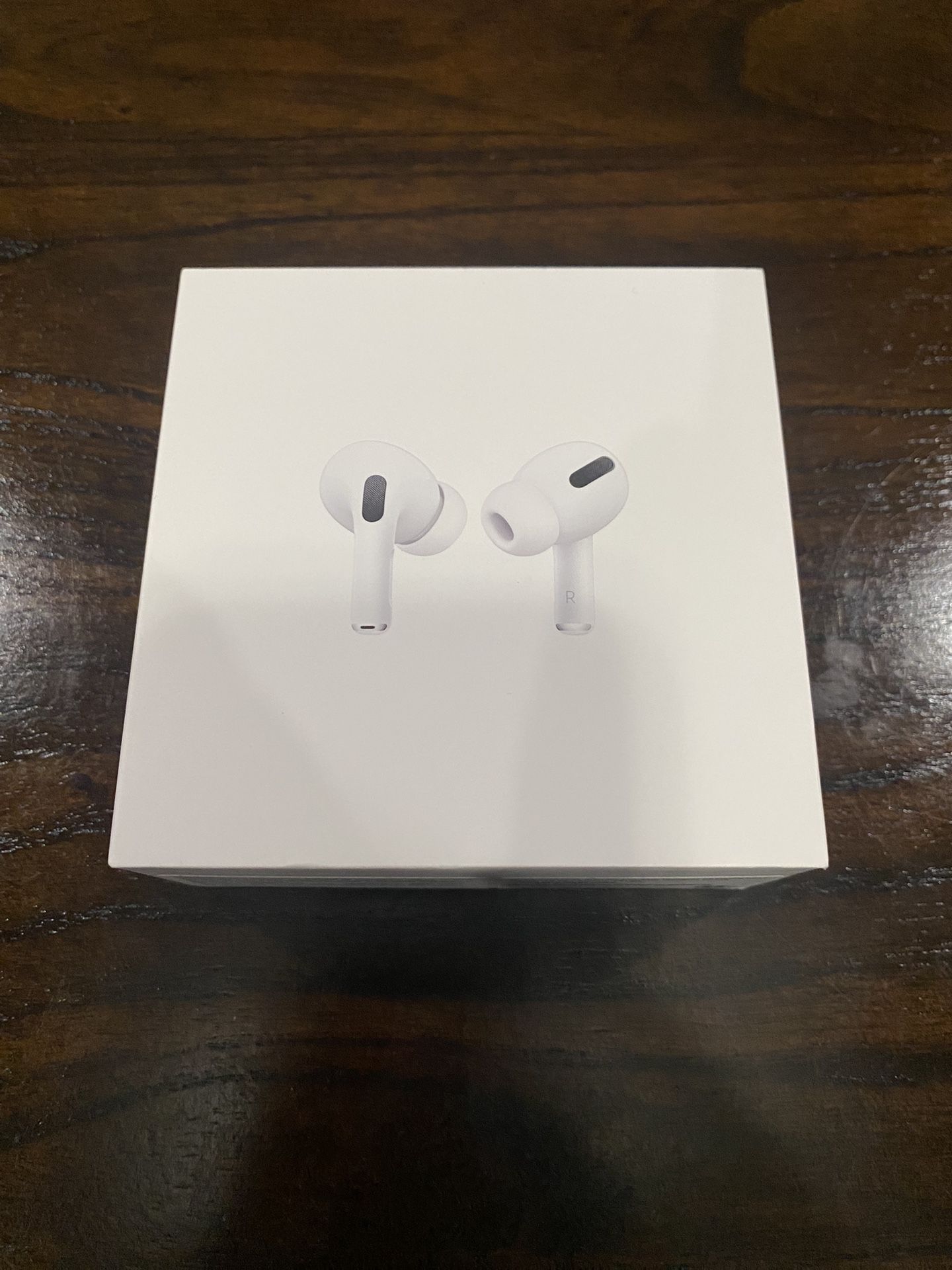 AirPods Pro W/ Wireless Charging Case (New)