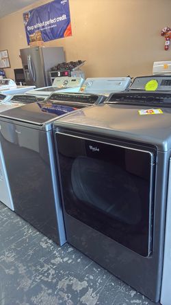 Nice like new Whirlpool washer and gas dryer set