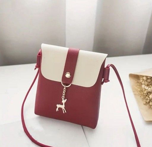 Chic Lightweight Crossbody Bag : Magnetic, Interchangeable Strap, Deer Ornament - Ideal for Daily Commute & Phone Coins