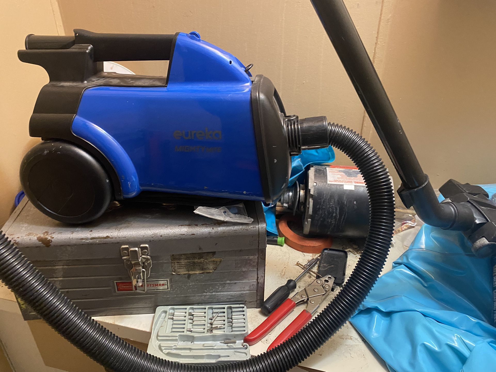 eureka vacuum cleaner for Sale in Albuquerque, NM OfferUp